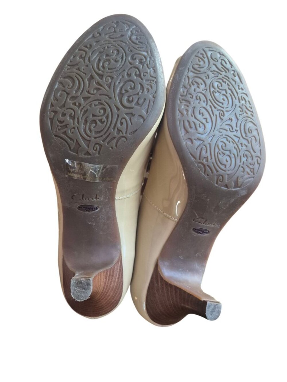 Clarks Artisan Beige Patent Leather Peep Toe Heels Size 8M - Picture 3 of 7